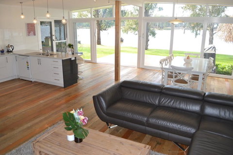 Bundalong Waterfront- 28 Graham Ave, Bundalong - Holiday Find 2