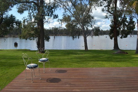 Bundalong Waterfront- 28 Graham Ave, Bundalong - Holiday Find 0