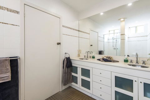 Bungan Beach House - Heated Indoor Pool - Holiday Find 3