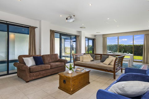 Bungan Beach House - Heated Indoor Pool - Holiday Find 0