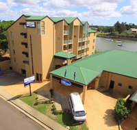 Burnett Riverside Hotel - Holiday Find