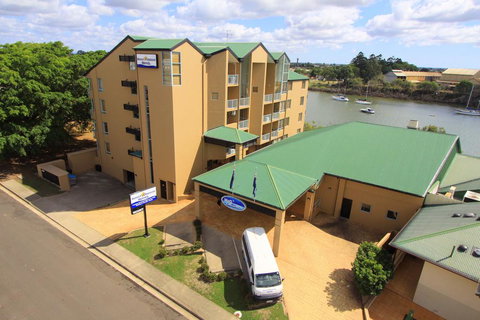 Burnett Riverside Hotel - Holiday Find 0