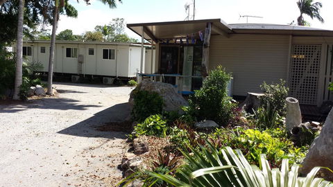 Bushchooks Travellers Village - Holiday Find 1