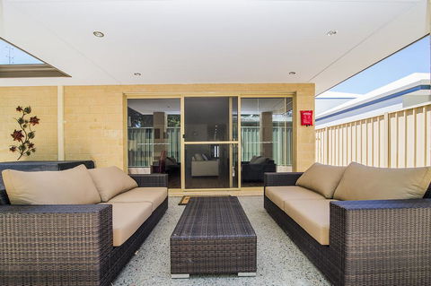 Busselton Holiday Home - Holiday Find 1