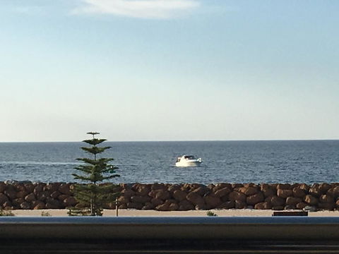 Busselton On The Beach - Holiday Find 2