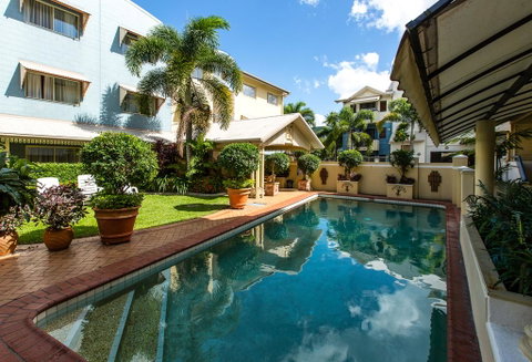 Cairns Queens Court - Holiday Find 1