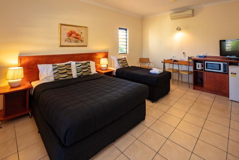 Cairns Queens Court - Holiday Find 3