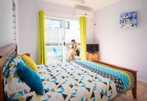 Cairns Sharehouse Apartment - Holiday Find 0