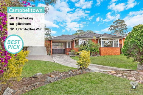 CAMPBELLTOWN HOLIDAY HOME 3 BED + FREE PARKING NCA039 - Holiday Find 0
