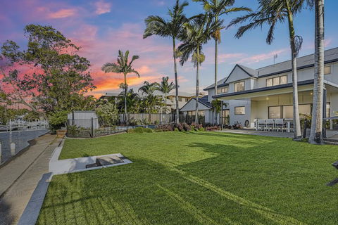 CANAL HOME NEAR MOOLOOLABA - Holiday Find 0