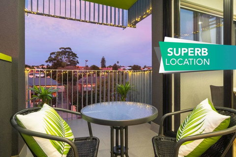 Canopy @ 44-Minutes From The CBD, Train And Cafes - Wifi - Nespresso - Amenities - Holiday Find 0