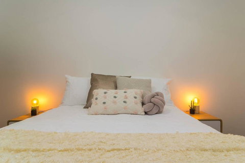 Canopy @ 44-Minutes From The CBD, Train And Cafes - Wifi - Nespresso - Amenities - Holiday Find 1