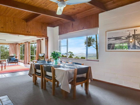 Captain's Lookout - Elevated Ocean Views, Rural Stay - Holiday Find 1