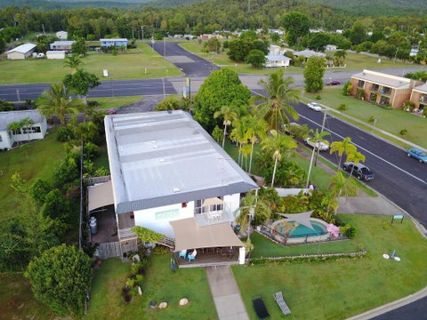 Cardwell Beachfront Motel - Holiday Find 1