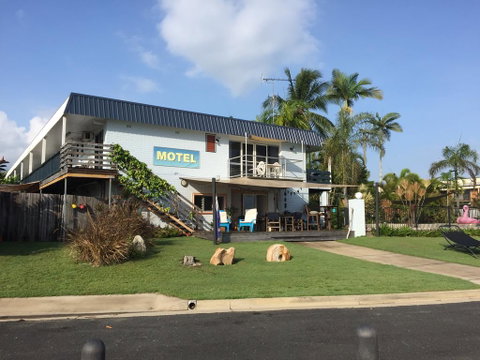 Cardwell Beachfront Motel - Holiday Find 0