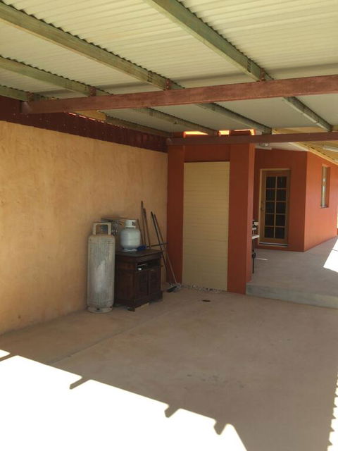 Caretakers Cottage Budget Accommodation - Holiday Find 2