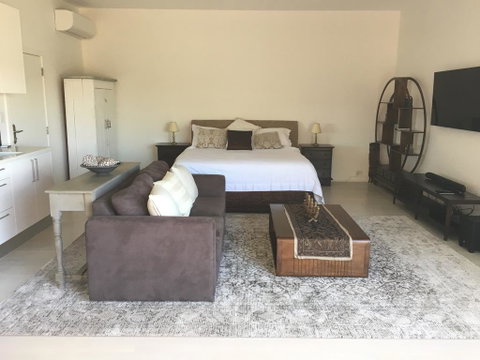 Casablanca, Peaceful Couples Retreat, Avalon Beach - Holiday Find 3
