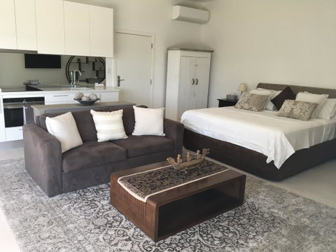 Casablanca, Peaceful Couples Retreat, Avalon Beach - Holiday Find 1