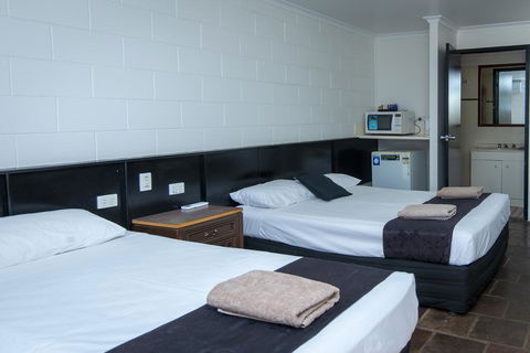 Central Motel - Holiday Find 1