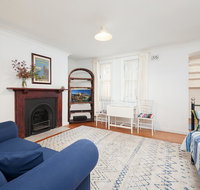 Charming Centrally Located 2 Bedroom Accommodation - Holiday Find