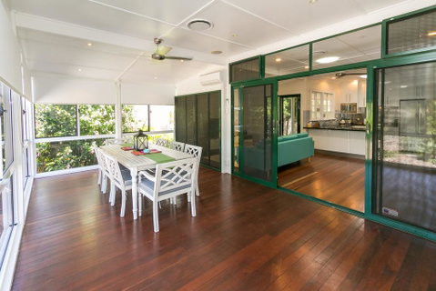 Charming Home By The Sea - Holiday Find 3