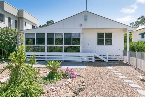 Charming Home By The Sea - Holiday Find 1