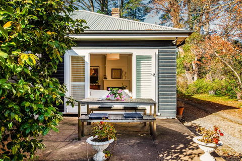 Charming Mountain Cottage - Holiday Find 0