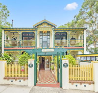 Charrington Hotel - Holiday Find