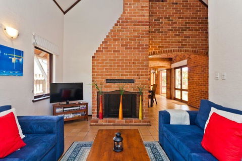 Chateau Cottesloe By The Beach - Holiday Find 3