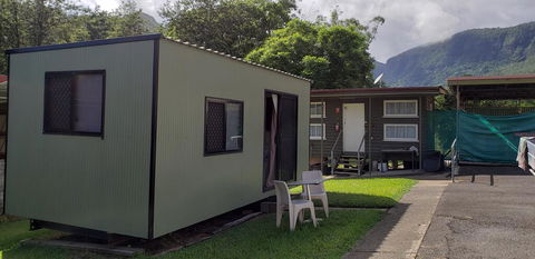 Christmas Creek CafÃ© & Cabins - Holiday Find 3