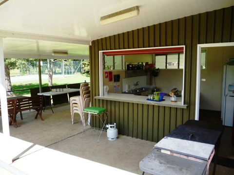 Christmas Creek CafÃ© & Cabins - Holiday Find 1
