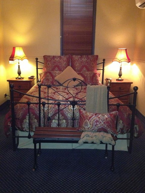 Church House B&B Gundagai - Holiday Find 2