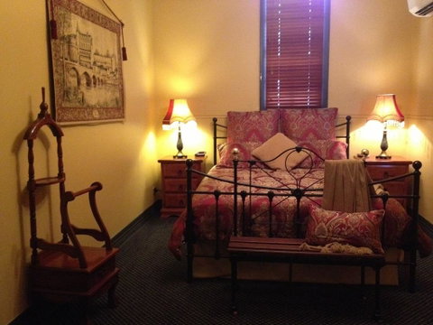 Church House B&B Gundagai - Holiday Find 0