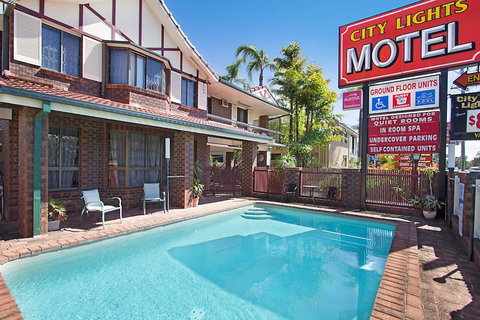 City Lights Motel - Holiday Find 1
