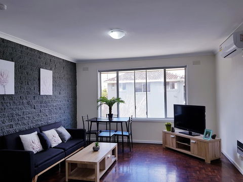 Clayton Apartment - Holiday Find 0