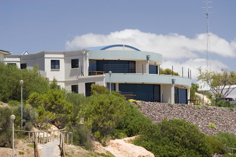 Cliff House Beachfront Villas - Holiday Find 2