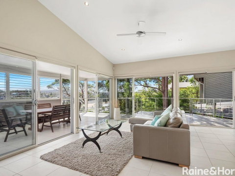 Coast - 3/42 Avoca Drive, Avoca Beach - Holiday Find 0