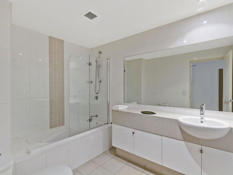 Coast Luxury Apartment 3 - Holiday Find 1