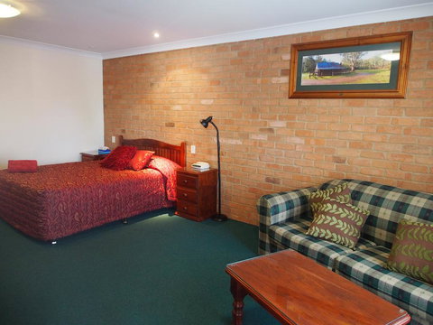 Cobar Town & Country Motor Inn - Holiday Find 1