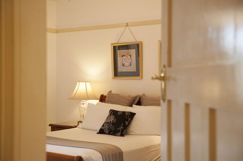 Cobb & Co Court Boutique Hotel - Holiday Find 0