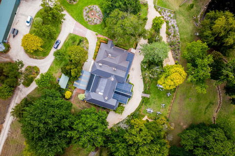 Cobb's Hill Homestead - Holiday Find 3