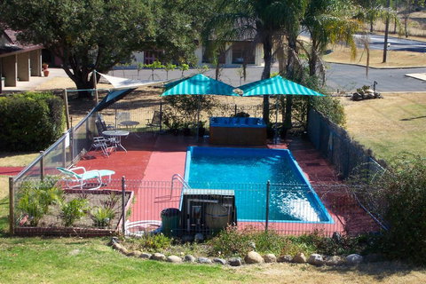 Colonial Inn Motel - Holiday Find 0