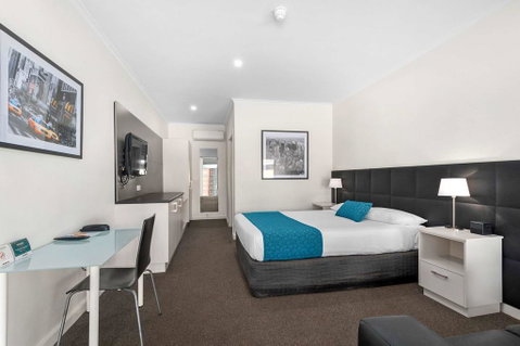Comfort Inn & Suites Manhattan - Holiday Find 0