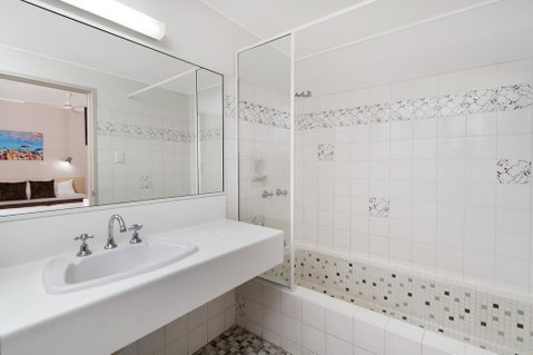 Comfort Inn Cairns City - Holiday Find 2