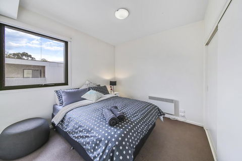 Comfy 2BR Suite Near Flemington Races, FREE Parking - Holiday Find 0