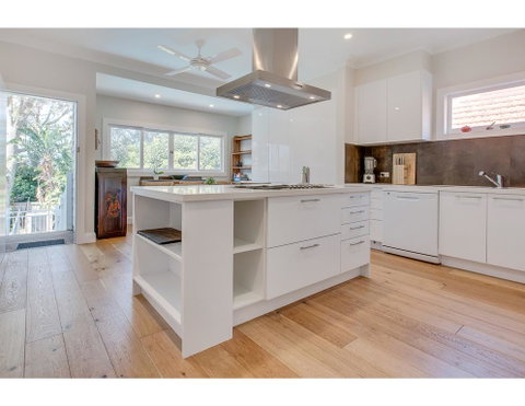 Comfy Family Home In Chill Beachside Neighbourhood - Holiday Find 3
