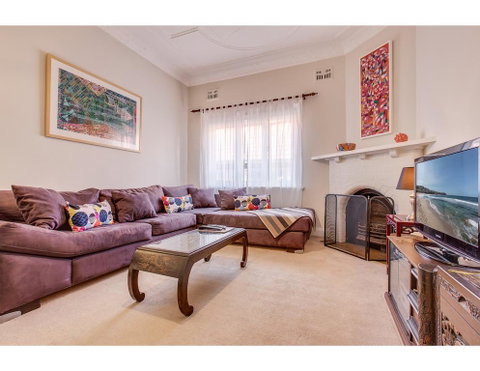 Comfy Family Home In Chill Beachside Neighbourhood - Holiday Find 0