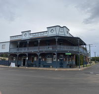 Commercial Hotel Curlewis - Holiday Find