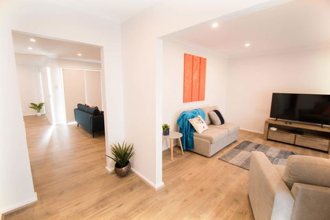 Contemporary Esprit With River Reserve Access - Holiday Find 1