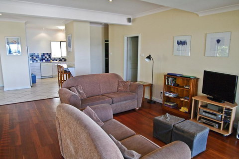 Cooinda, 17 Dulconghi Street - Holiday Find 0